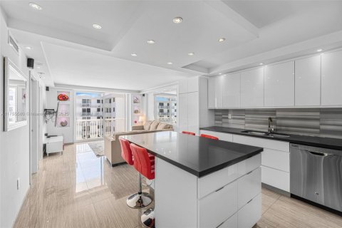Condominio en venta en Miami Beach, Florida, 2 dormitorios, 60.85 m2 № 1502185 - foto 2