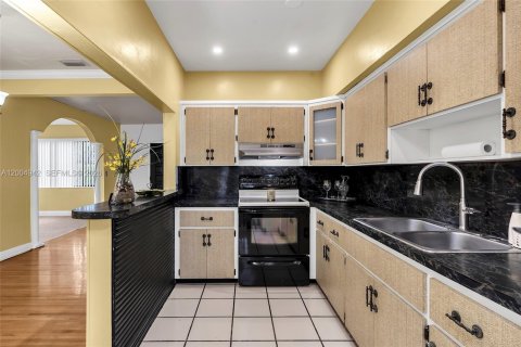 Casa en venta en Miami, Florida, 2 dormitorios, 73.58 m2 № 2070501 - foto 12