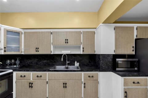 Casa en venta en Miami, Florida, 2 dormitorios, 73.58 m2 № 2070501 - foto 14