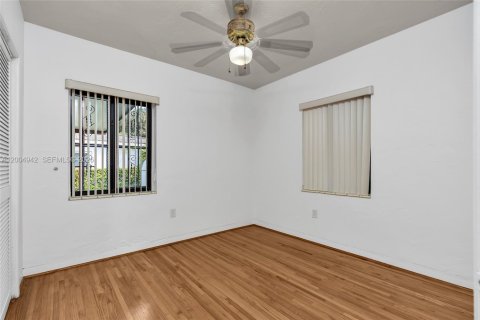 Casa en venta en Miami, Florida, 2 dormitorios, 73.58 m2 № 2070501 - foto 16