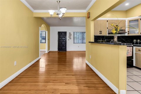 Casa en venta en Miami, Florida, 2 dormitorios, 73.58 m2 № 2070501 - foto 11