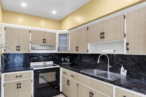 Casa en venta en Miami, Florida, 2 dormitorios, 73.58 m2 № 2070501 - foto 13