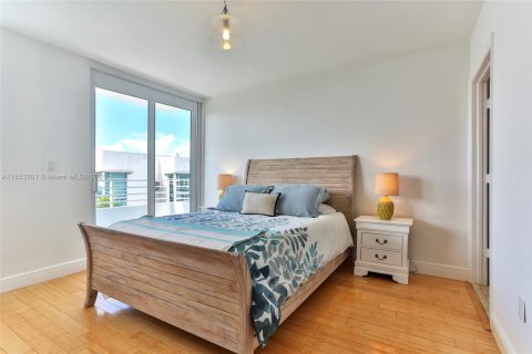Condo in Miami Beach, Florida, 2 bedrooms № 1896015 - photo 3