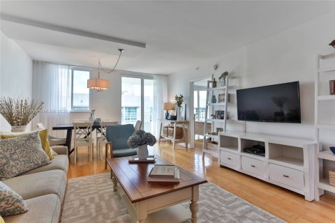 Condo in Miami Beach, Florida, 2 bedrooms № 1896015 - photo 6