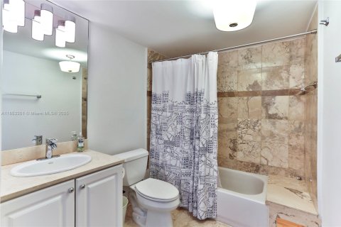 Condo in Miami Beach, Florida, 2 bedrooms № 1896015 - photo 5