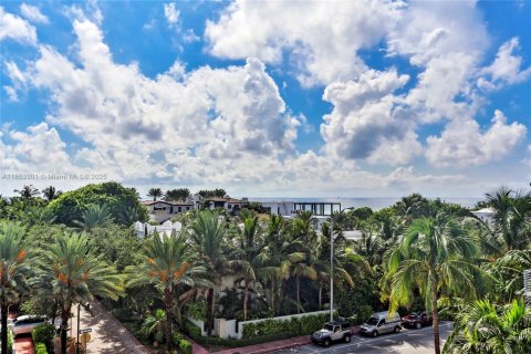 Condo in Miami Beach, Florida, 2 bedrooms № 1896015 - photo 18