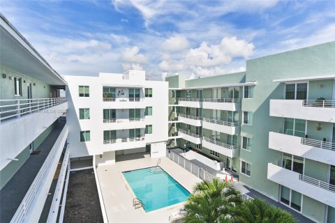Condo in Miami Beach, Florida, 2 bedrooms № 1896015 - photo 19