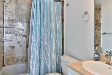 Condo in Miami Beach, Florida, 2 bedrooms № 1896015 - photo 13
