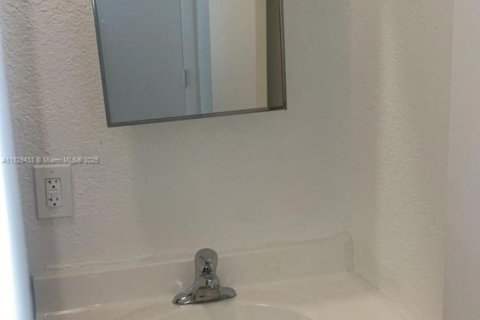 Condo in Plantation, Florida, 2 bedrooms  № 1806202 - photo 2