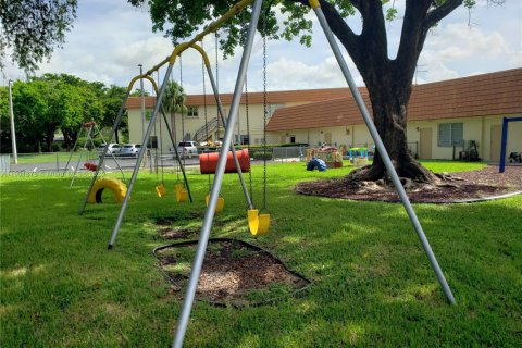 Copropriété à louer à Miami, Floride: 1 chambre, 66.15 m2 № 1953312 - photo 24