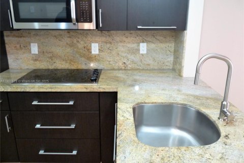 Copropriété à louer à Miami, Floride: 1 chambre, 66.15 m2 № 1953312 - photo 12