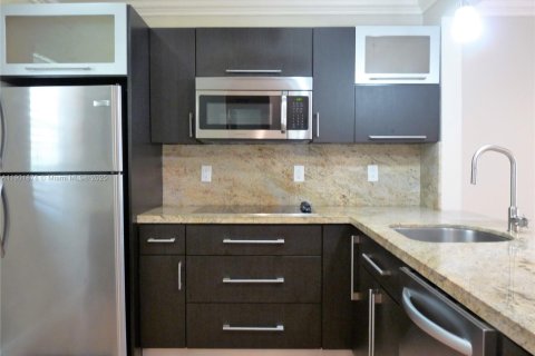 Copropriété à louer à Miami, Floride: 1 chambre, 66.15 m2 № 1953312 - photo 7