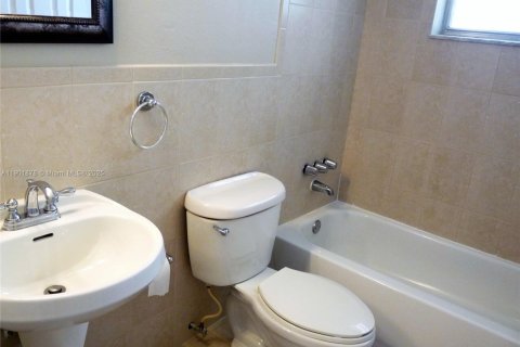 Copropriété à louer à Miami, Floride: 1 chambre, 66.15 m2 № 1953312 - photo 9