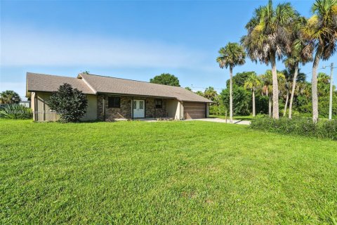 House in LaBelle, Florida 3 bedrooms № 1946172 - photo 2