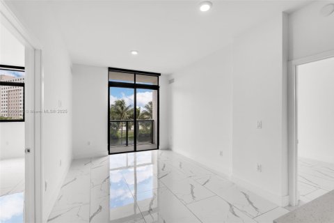 Appartement à louer à Miami Springs, Floride: 3 chambres, 104.79 m2 № 1956220 - photo 2