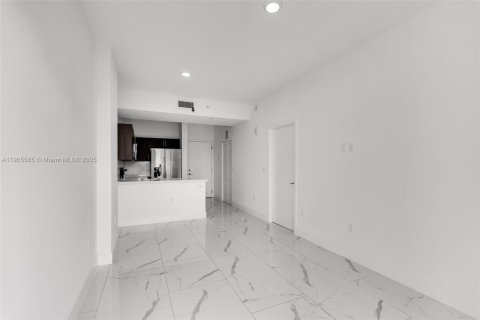 Appartement à louer à Miami Springs, Floride: 3 chambres, 104.79 m2 № 1956220 - photo 3