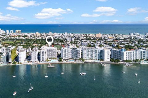 Propiedad comercial en venta en Miami Beach, Florida № 1990796 - foto 1