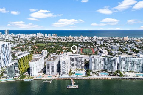 Propiedad comercial en venta en Miami Beach, Florida № 1990796 - foto 2