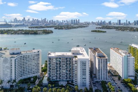 Propiedad comercial en venta en Miami Beach, Florida № 1990796 - foto 8