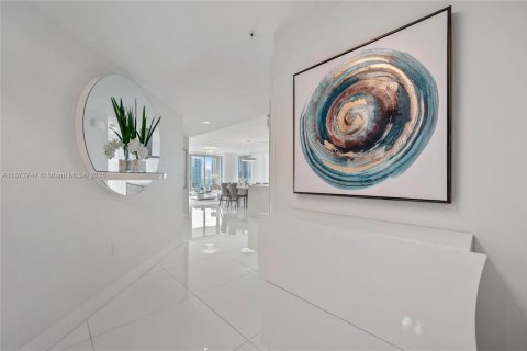 Condo in Sunny Isles Beach, Florida, 3 bedrooms  № 1895878 - photo 9