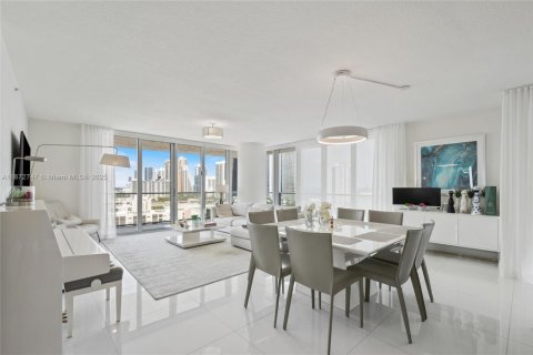 Condo in Sunny Isles Beach, Florida, 3 bedrooms  № 1895878 - photo 3