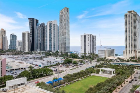 Condo in Sunny Isles Beach, Florida, 3 bedrooms  № 1895878 - photo 1