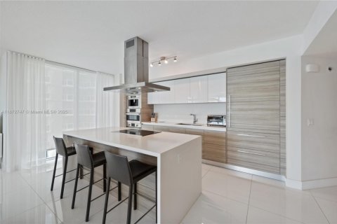 Condo in Sunny Isles Beach, Florida, 3 bedrooms  № 1895878 - photo 7