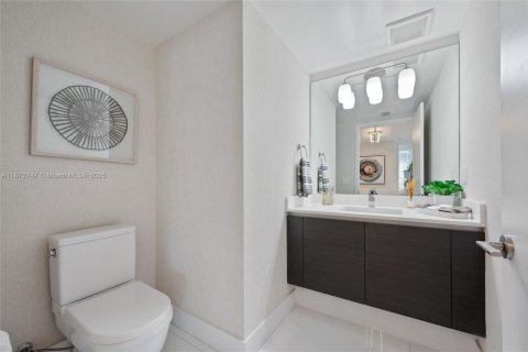 Condo in Sunny Isles Beach, Florida, 3 bedrooms  № 1895878 - photo 10
