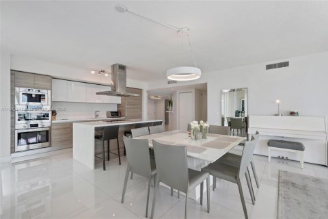 Condo in Sunny Isles Beach, Florida, 3 bedrooms  № 1895878 - photo 6
