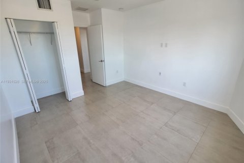 Apartamento en alquiler en Miami, Florida, 2 dormitorios, 2732.53 m2 № 1990329 - foto 8