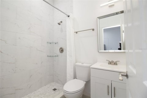 Casa en venta en Tampa, Florida, 4 dormitorios, 201.97 m2 № 2225582 - foto 25