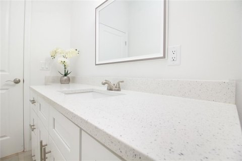 Casa en venta en Tampa, Florida, 4 dormitorios, 201.97 m2 № 2225582 - foto 24