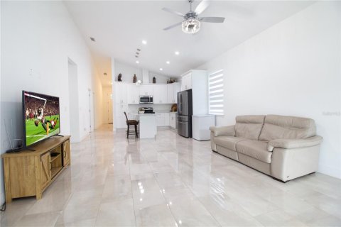 Casa en venta en Tampa, Florida, 4 dormitorios, 201.97 m2 № 2225582 - foto 14