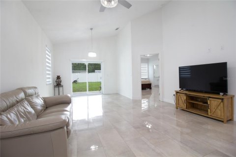 Casa en venta en Tampa, Florida, 4 dormitorios, 201.97 m2 № 2225582 - foto 13