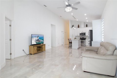 Casa en venta en Tampa, Florida, 4 dormitorios, 201.97 m2 № 2225582 - foto 12