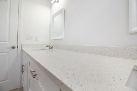 Casa en venta en Tampa, Florida, 4 dormitorios, 201.97 m2 № 2225582 - foto 23