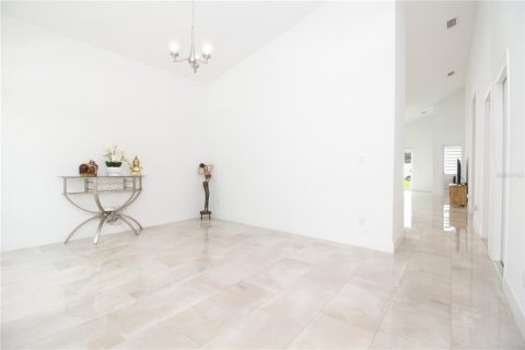 Casa en venta en Tampa, Florida, 4 dormitorios, 201.97 m2 № 2225582 - foto 5