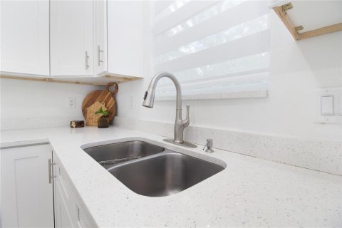 Casa en venta en Tampa, Florida, 4 dormitorios, 201.97 m2 № 2225582 - foto 9