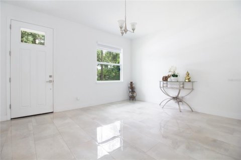Casa en venta en Tampa, Florida, 4 dormitorios, 201.97 m2 № 2225582 - foto 4