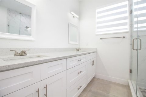 Casa en venta en Tampa, Florida, 4 dormitorios, 201.97 m2 № 2225582 - foto 19