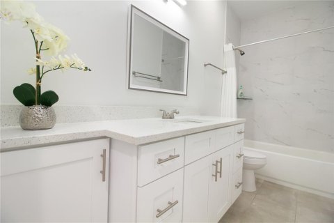 Casa en venta en Tampa, Florida, 4 dormitorios, 201.97 m2 № 2225582 - foto 20