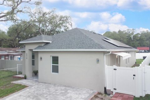 Casa en venta en Tampa, Florida, 4 dormitorios, 201.97 m2 № 2225582 - foto 3