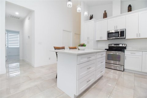 Casa en venta en Tampa, Florida, 4 dormitorios, 201.97 m2 № 2225582 - foto 8