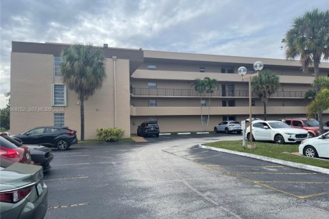 Condominio en Miami, Florida, 1 dormitorio  № 2031861