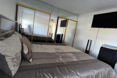 Condominio en alquiler en Miami, Florida, 1 dormitorio, 77.95 m2 № 2031861 - foto 13