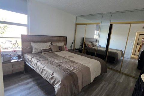 Condominio en alquiler en Miami, Florida, 1 dormitorio, 77.95 m2 № 2031861 - foto 12