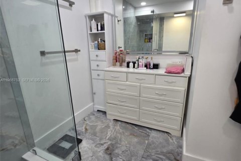Condominio en alquiler en Miami, Florida, 1 dormitorio, 77.95 m2 № 2031861 - foto 16