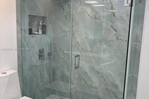 Condominio en alquiler en Miami, Florida, 1 dormitorio, 77.95 m2 № 2031861 - foto 18