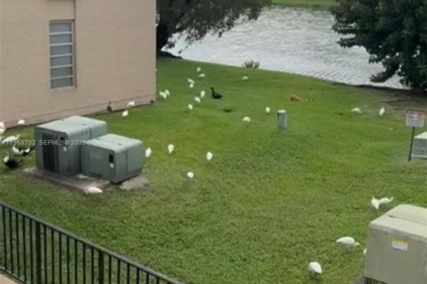 Condominio en alquiler en Miami, Florida, 1 dormitorio, 77.95 m2 № 2031861 - foto 8