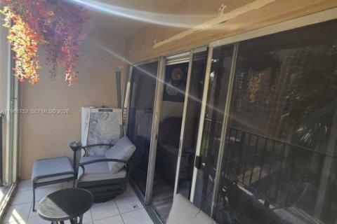 Condominio en alquiler en Miami, Florida, 1 dormitorio, 77.95 m2 № 2031861 - foto 6